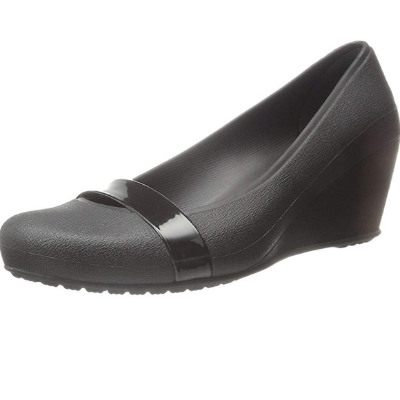 ⭐️ HOST PICK ⭐️ Crocs Brynn wedge, size 8 - Picture 3 of 8